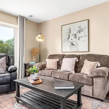 Spacious 1Br Upper Flat In The Heart Of Roseville